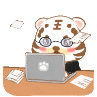 易歪歪小老虎客服正在电脑前快捷回复